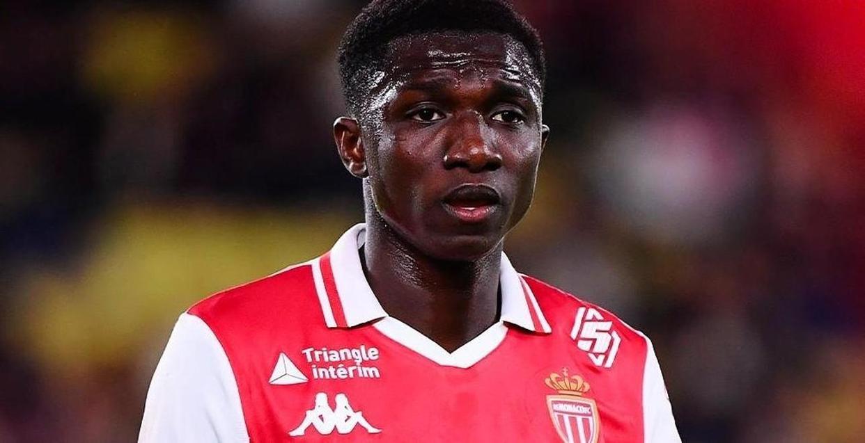 费耶诺德围绕法甲豪取连胜新疆广汇围绕英超止住颓势，网友：哈兰德与90激战DWG分钟(乌德勒支vs费耶诺德直播)