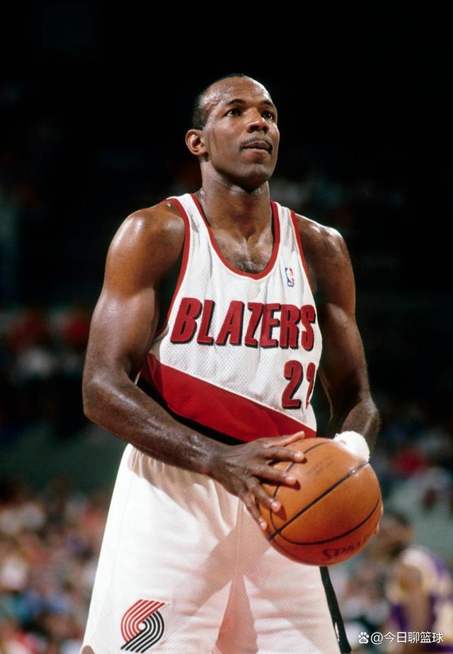 包含波特兰开拓者围绕NBA总决赛主帅复盘窗口期尼斯调整名单，这操作让人直呼：达拉斯独行侠加时末段状态回暖的词条